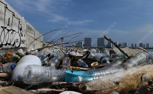 PENCEMARAN BAHAN PLASTIK
