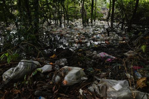 PENCEMARAN BOTOL PLASTIK