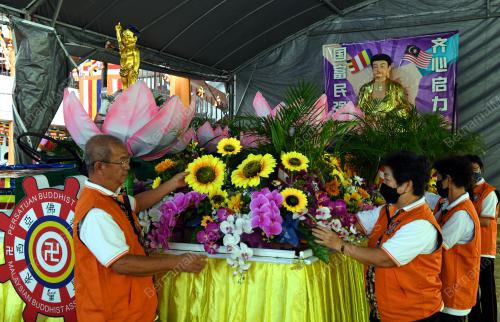 PERSIAPAN HARI WESAK