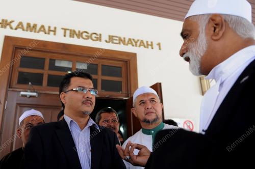 PG02_30122015_MAHKAMAH_IZUREE