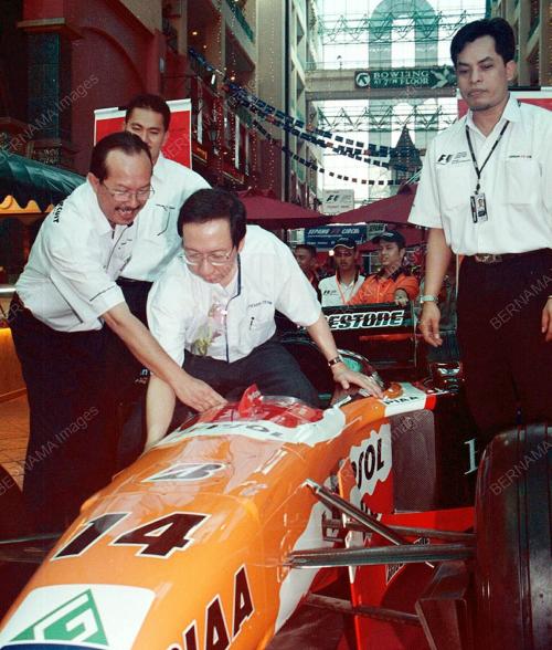 KERETA F1