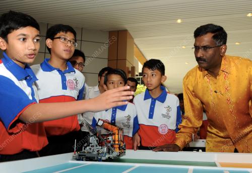 PG03_01102015_KAMALANATHAN_ROBOT