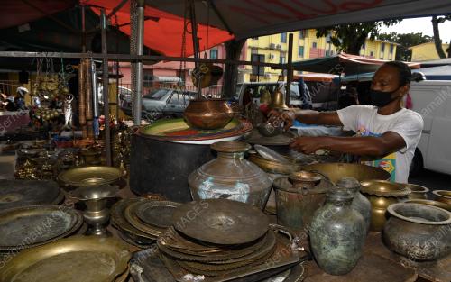 KOLEKSI BARANG ANTIK