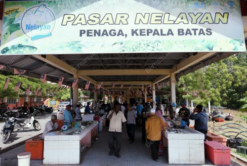 PG03_02052018_BN_PASAR_NELAYAN