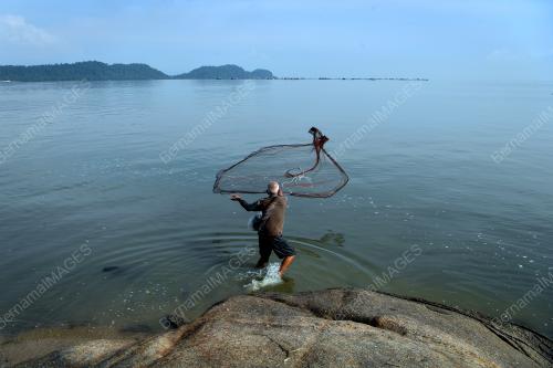 MENJALA IKAN
