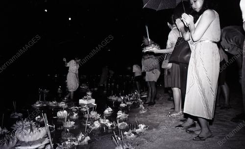 LOY KRATHONG