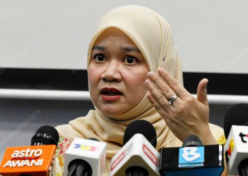 FADHLINA SIDEK