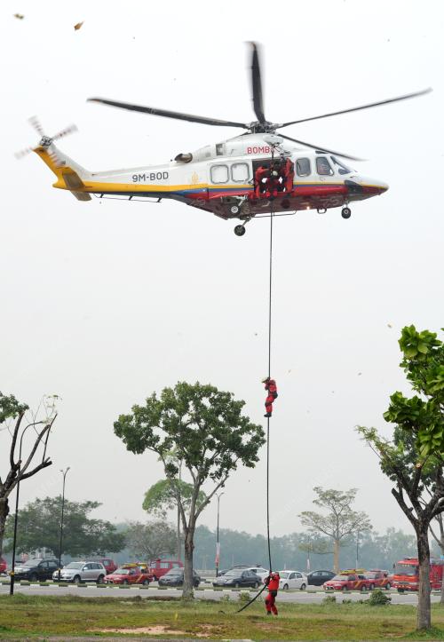 PG03_03092015_BOMBA_HELI