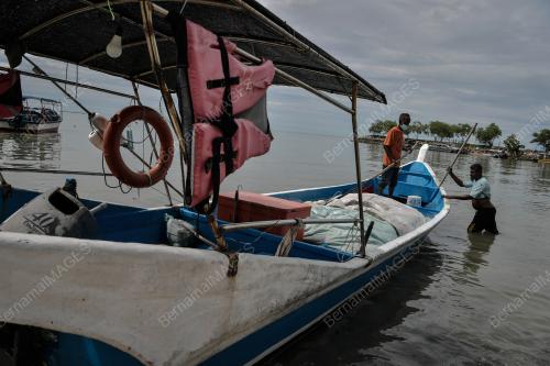 BEACH BOY MENJADI NELAYAN