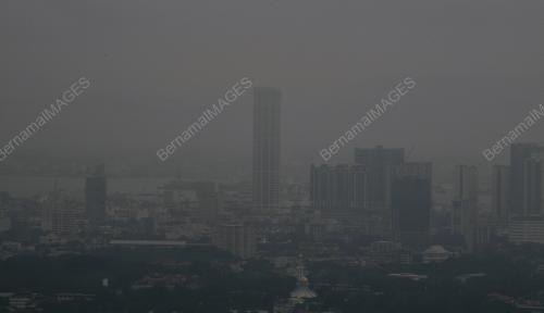 PEMANDANGAN DISALUTI KABUS