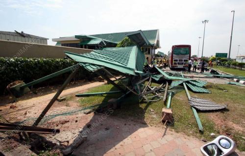 BAS REMPUH PEJABAT PLAZA TOL