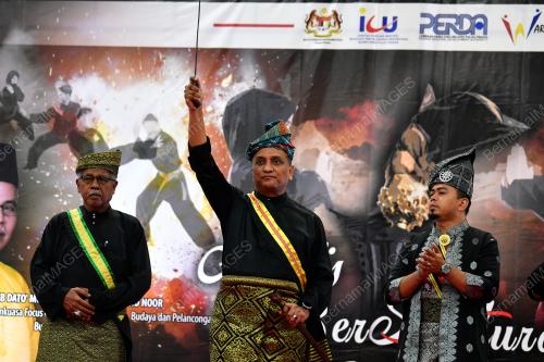 DATUK SERI REEZAL MERICAN NAINA MERICAN