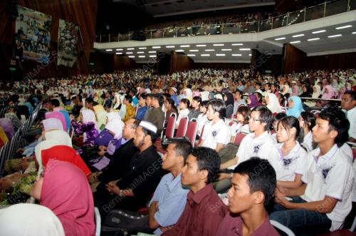 UNIVERSITI APEX