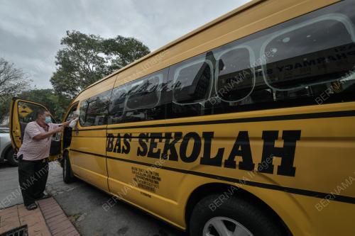 PEMANDU BAS SEKOLAH
