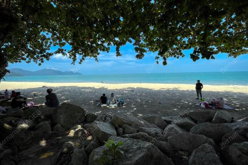 BERIADAH DI PANTAI BATU FERRINGHI