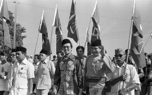 HARI PENAMAAN CALON