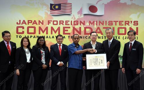 PG03_07042019_MENTERI_PENGHARGAAN_BN20190405564