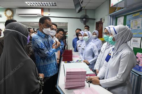 DATUK SERI DR DZULKEFLY AHMAD