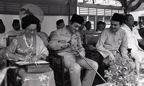DR. MAHATHIR MOHAMAD