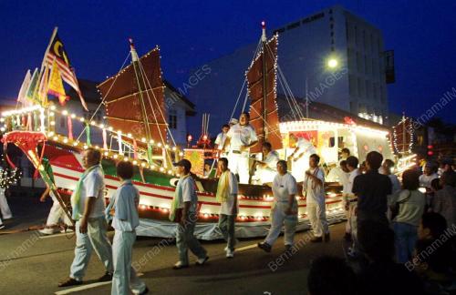 PERAHU BERHIAS