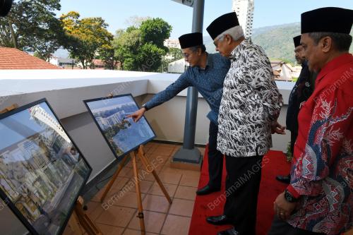 TUN AHMAD FUZI ABDUL RAZAK