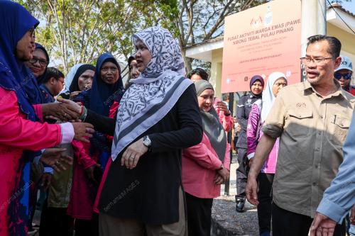 FADHLINA SIDEK