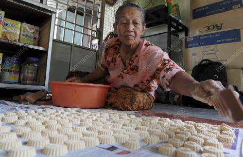 PG03_09082012_KUIH_RAYA