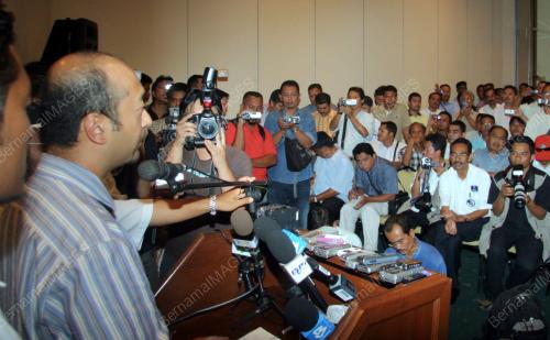 MUKHRIZ TUN MAHATHIR