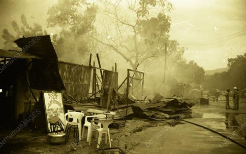 13 KEDAI MUSNAH DALAM KEBAKARAN