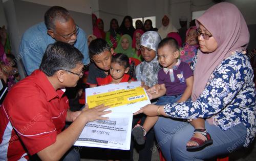 PG03_10042016_BERI_SUMBANGAN