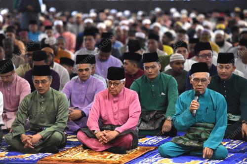 TUN AHMAD FUZI ABDUL RAZAK