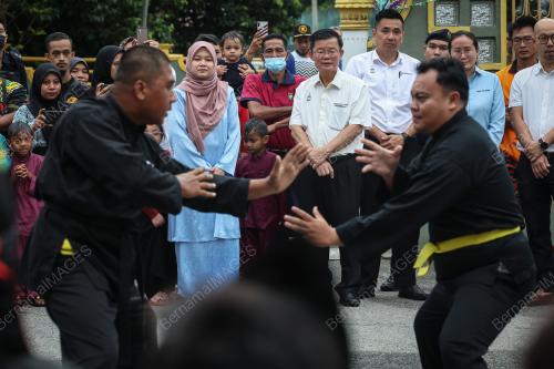 FADHLINA SIDEK