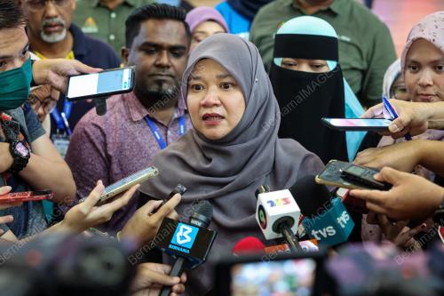 FADHLINA SIDEK