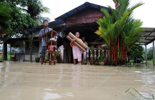 PG03_11082015_BANJIR