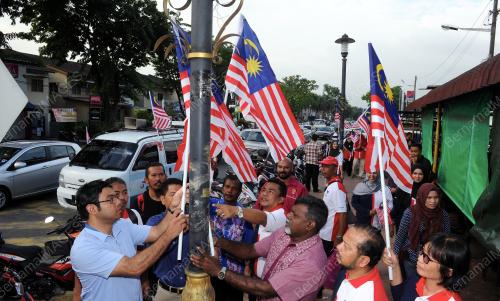 PG03_11082017_PASANG_BENDERA
