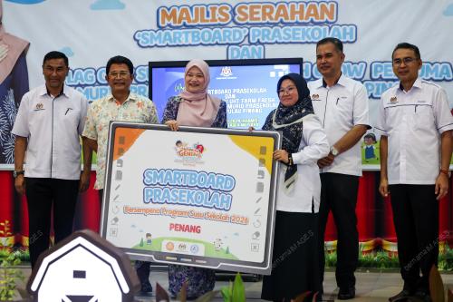 FADHLINA SIDEK