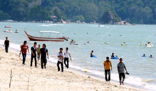 PG03_12042012_ORANG_PANTAI