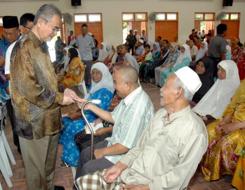 TUN ABDULLAH AHMAD BADAWI