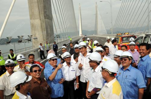 PG03_12122013_MENTERI_LAWAT