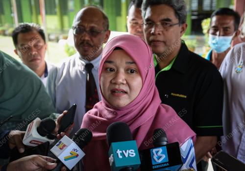FADHLINA SIDEK