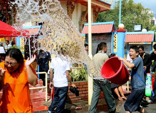 PESTA SONGKRAN