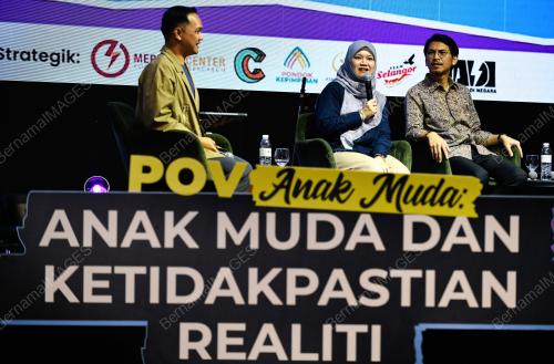 FADHLINA SIDEK_PELAJAR