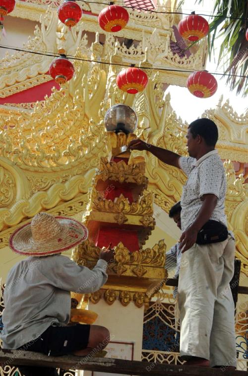 PERSIAPAN HARI WESAK