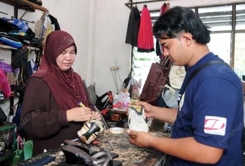 PG03_14092012_TUKANG_KASUT