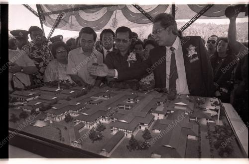 UPACARA PECAH TANAH