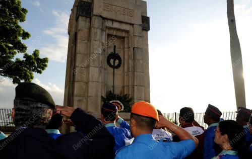 PG03_15082014_TUGU_HORMAT