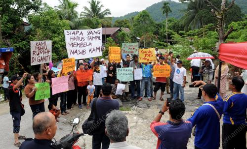 PG03_15102012_BANTAHAN