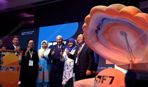 PG03_15102019_PELANCARAN_FORUM_BN201910103917