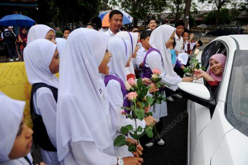 PG03_16052017_CIKGU_BUNGA_BN201705153741