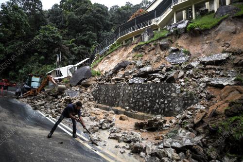 PG03_16082021_TANAH_RUNTUH